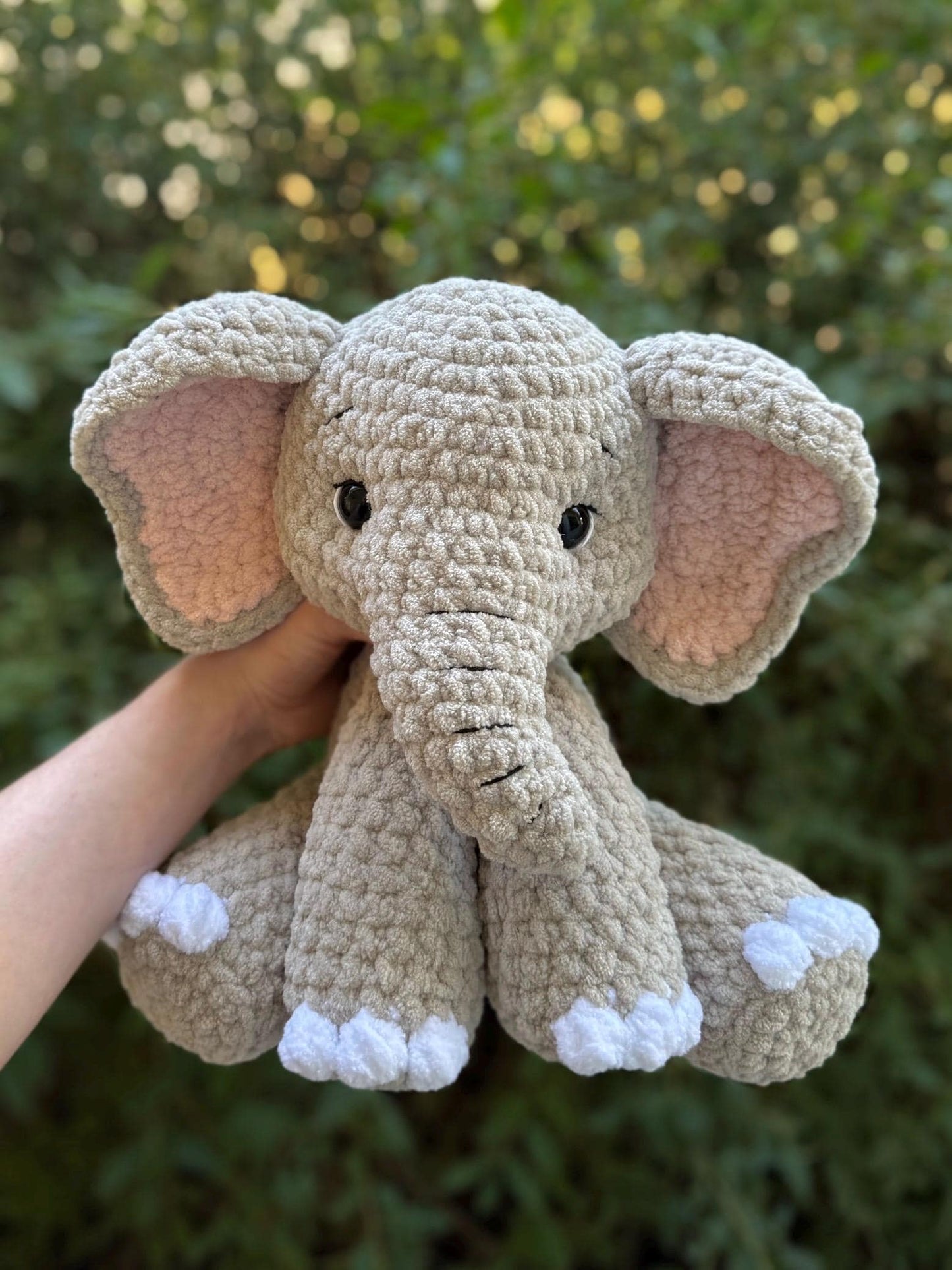 Sitting Elephant amigurumi 3