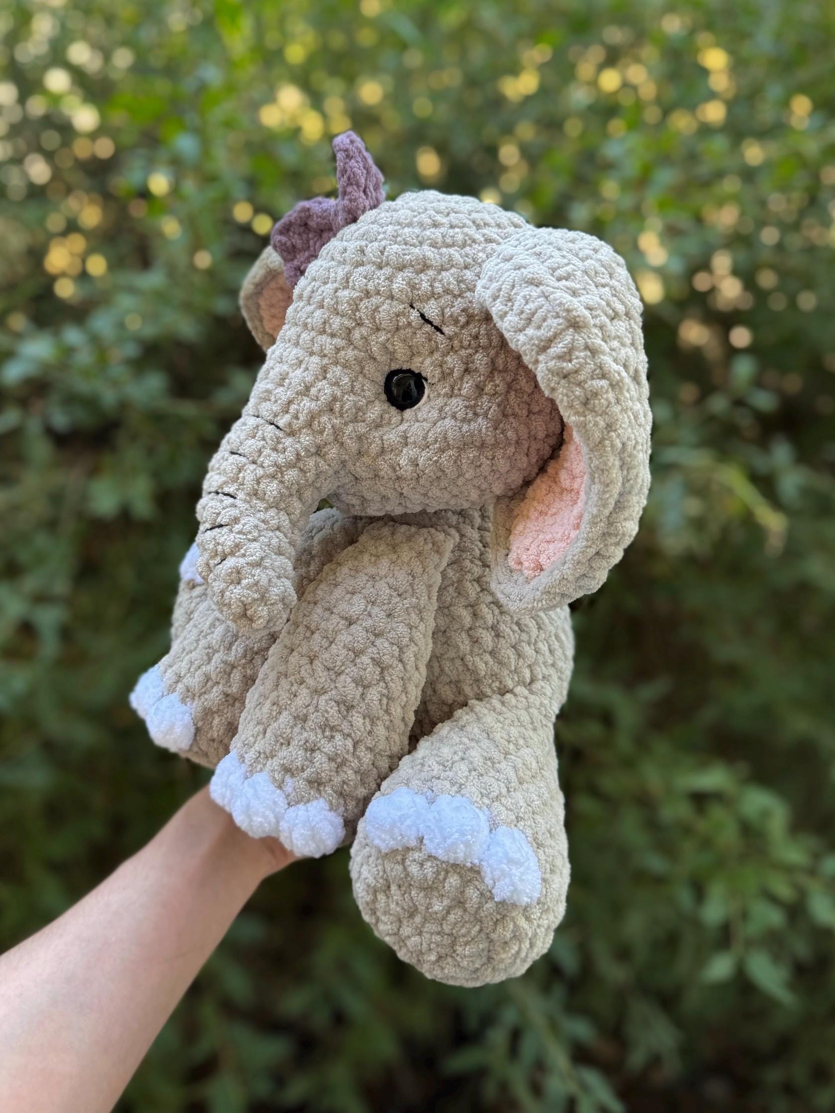 Sitting Elephant amigurumi 4