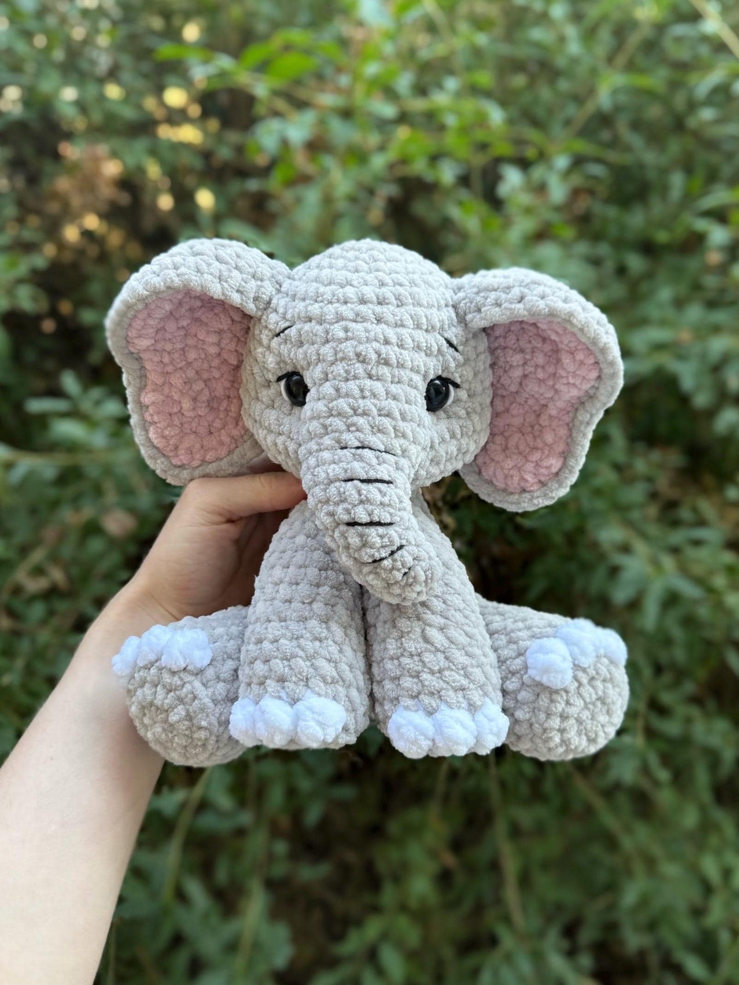 Sitting Elephant amigurumi 7